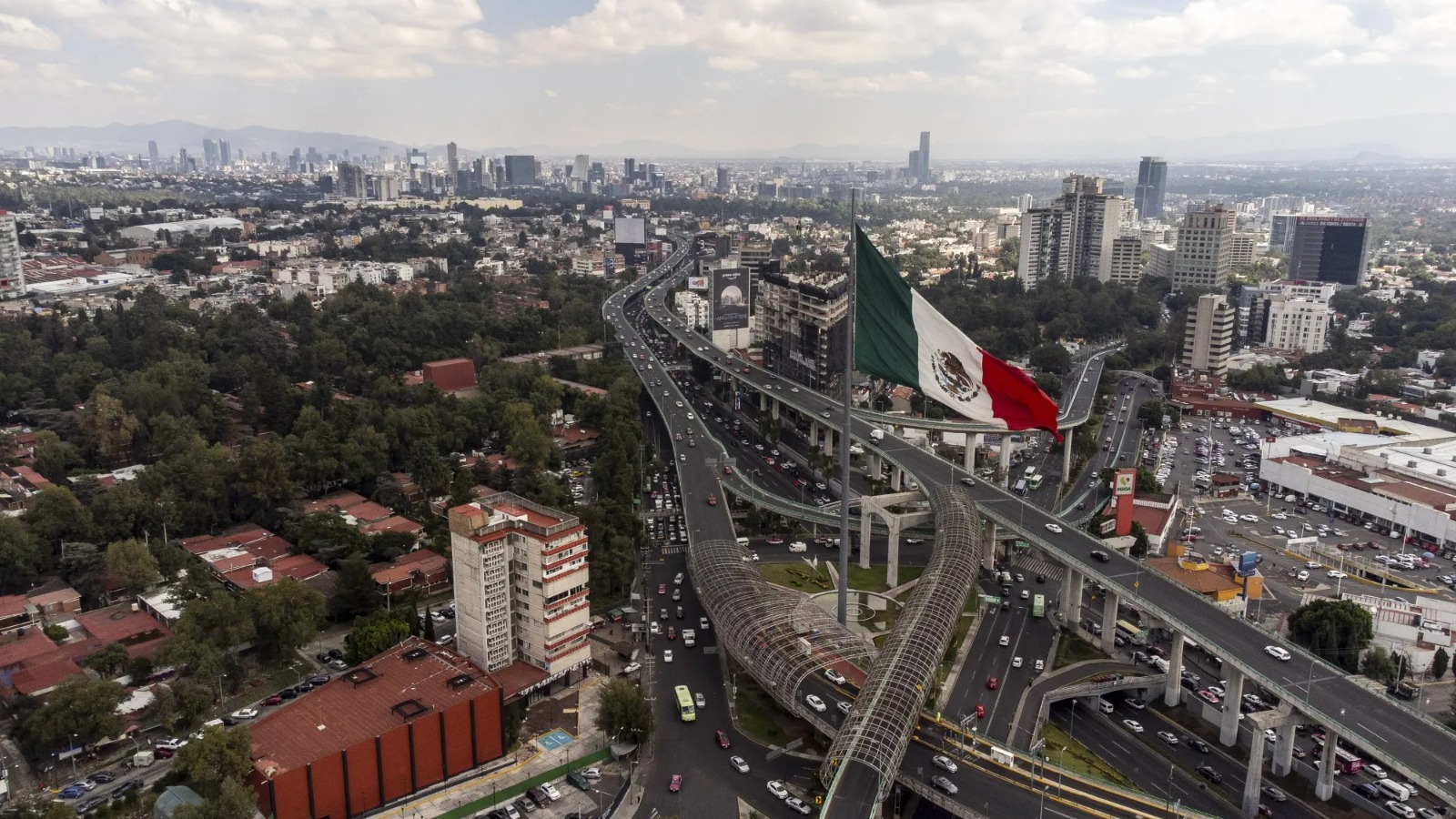 Blue Owl, Ares Court Mexico’s $500 Billion Pension Fund Windfall