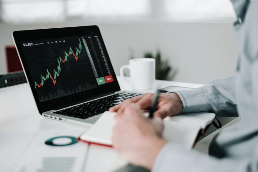 How Rational Is AI Investment Advice? Risk-Return Relevance in Artificial Intelligence (AI) Investments