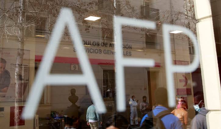 Chile. Gobierno analiza ajustar licitación de afiliados de AFP: riesgo de impacto en fondos de pensiones