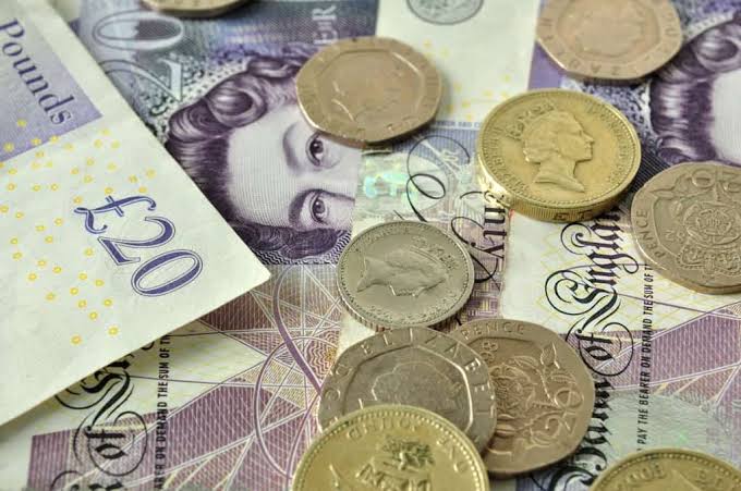 UK. DB scheme surplus rises to £271.3bn; funding ratio hits three-year high